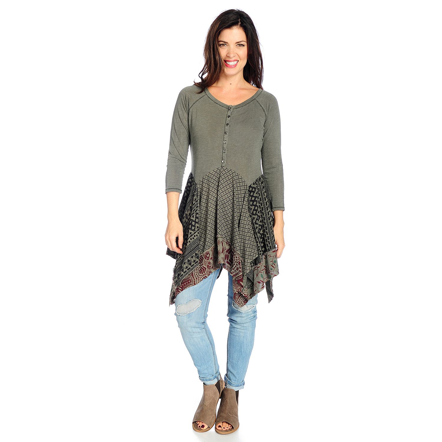 729-440- Indigo Thread Co.™ Knit & Woven 3/4 Raglan Sleeved Handkerchief Hem Printed Henley Top