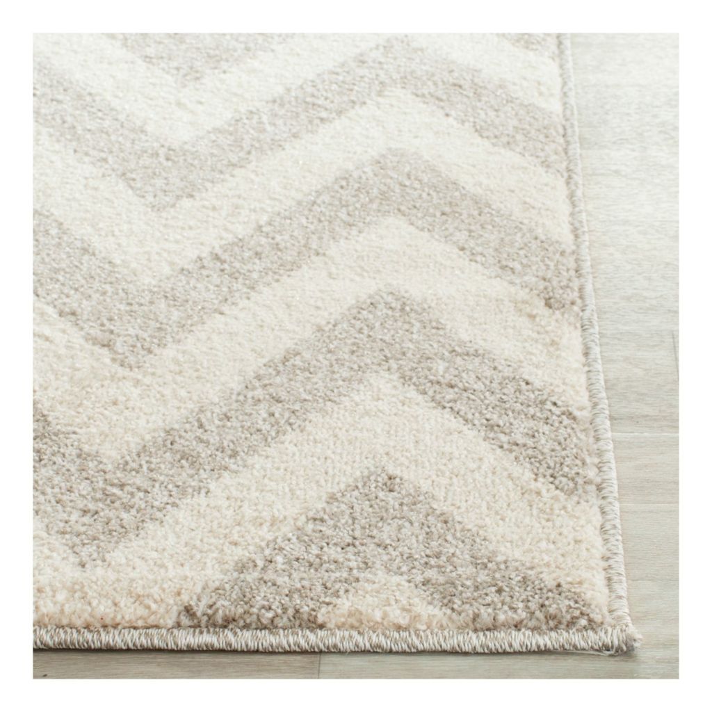 Grey/cream area rug