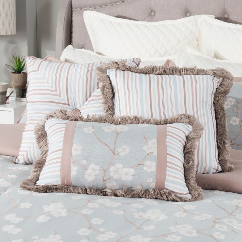 Decorative Pillow Set