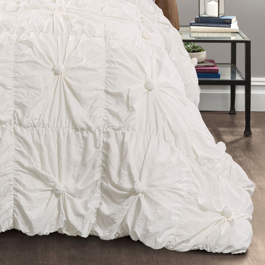 White comforter set detail