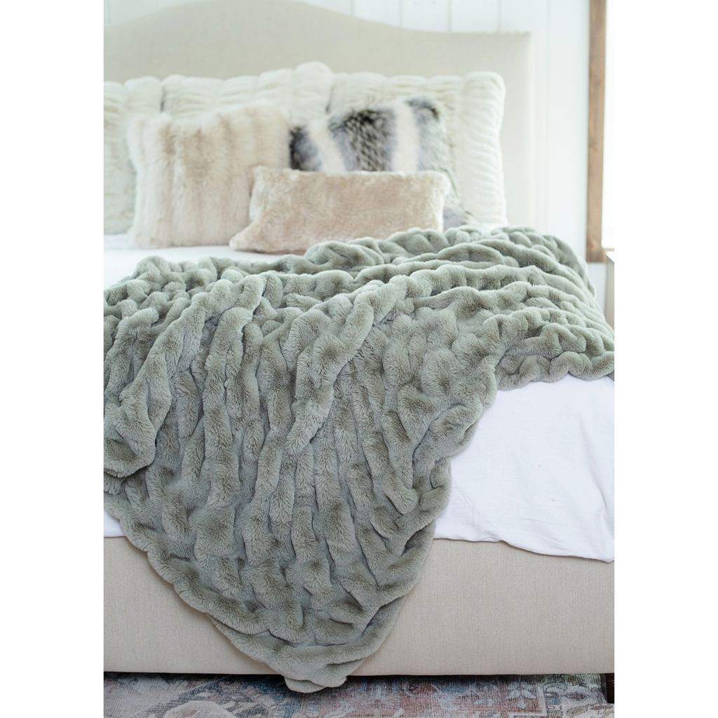 Donna Salyers' , Fabulous-Furs , Lush Collection , 60 x 72 Blanket